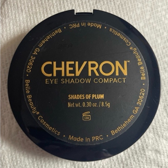 Belle Beauty Chevron Eye Shadow Compact in the shade Shades of Plum - Picture 3 of 3